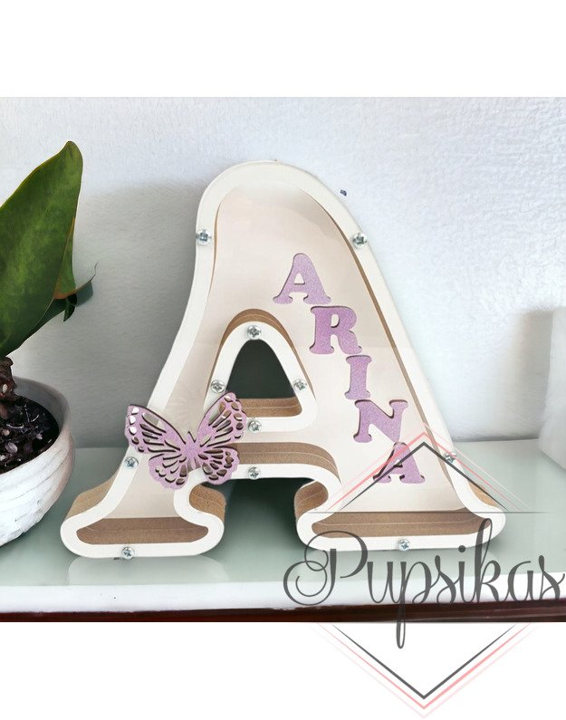 Balta, medinė taupyklė su raide A (Su pasirinkta raide ir vardu)