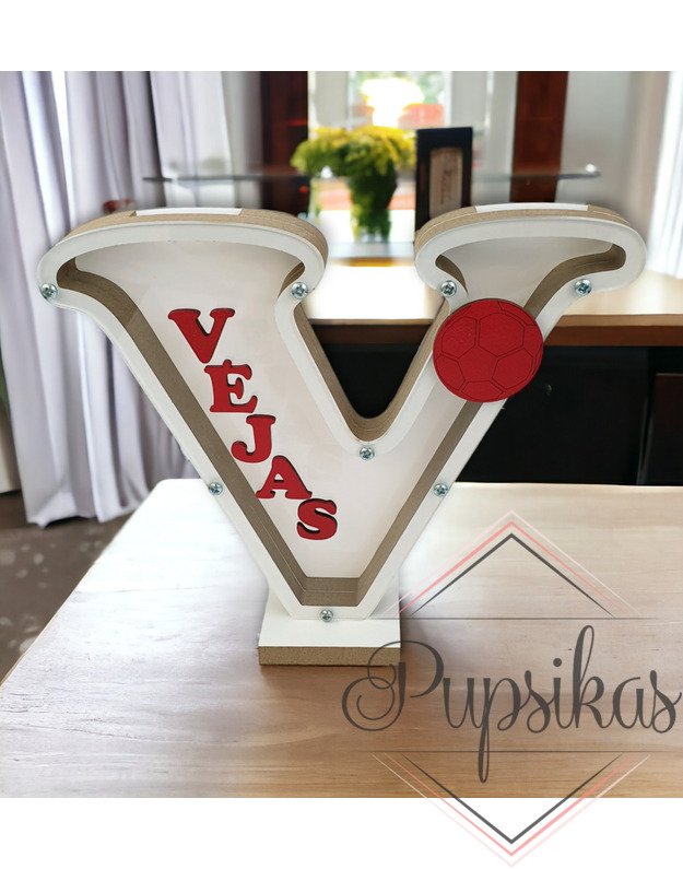 Balta, medinė taupyklė su raide V (Su pasirinkta raide ir vardu)