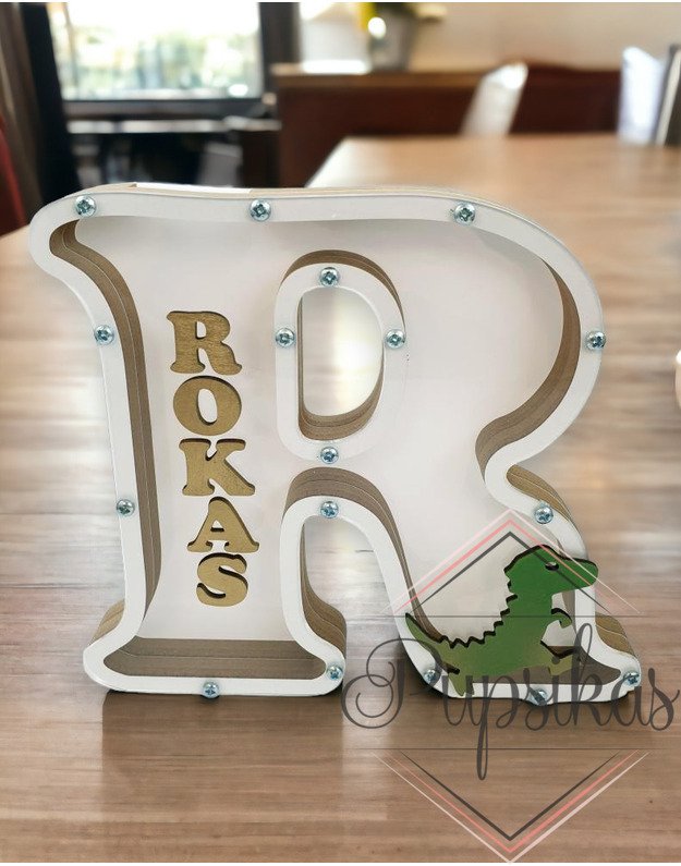 Balta, medinė taupyklė su raide R (Su pasirinkta raide ir vardu)