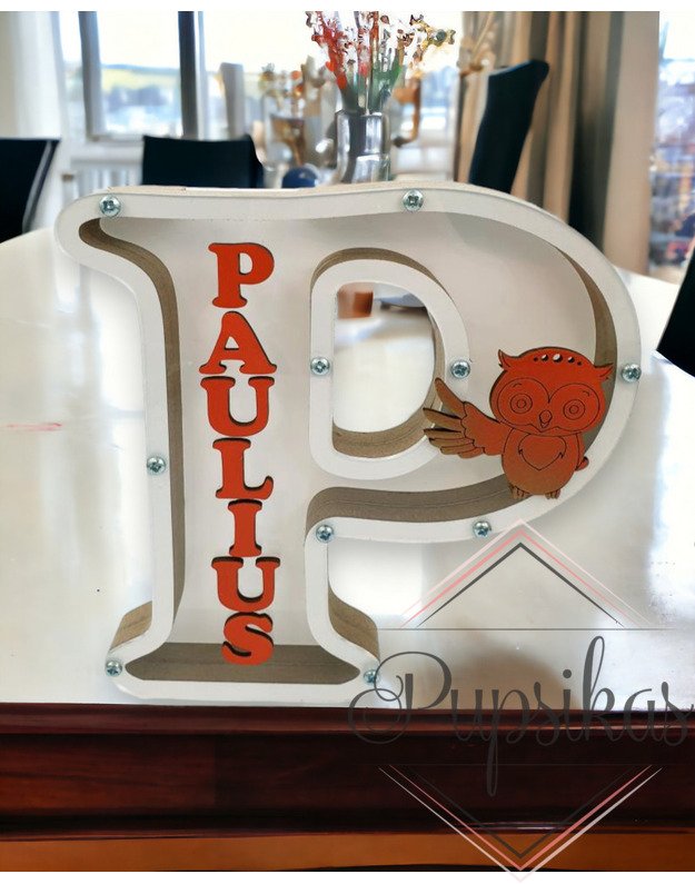 Balta, medinė taupyklė su raide P (Su pasirinkta raide ir vardu)