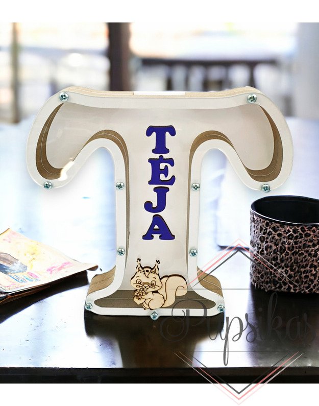 Balta, medinė taupyklė su raide T (Su pasirinkta raide ir vardu)