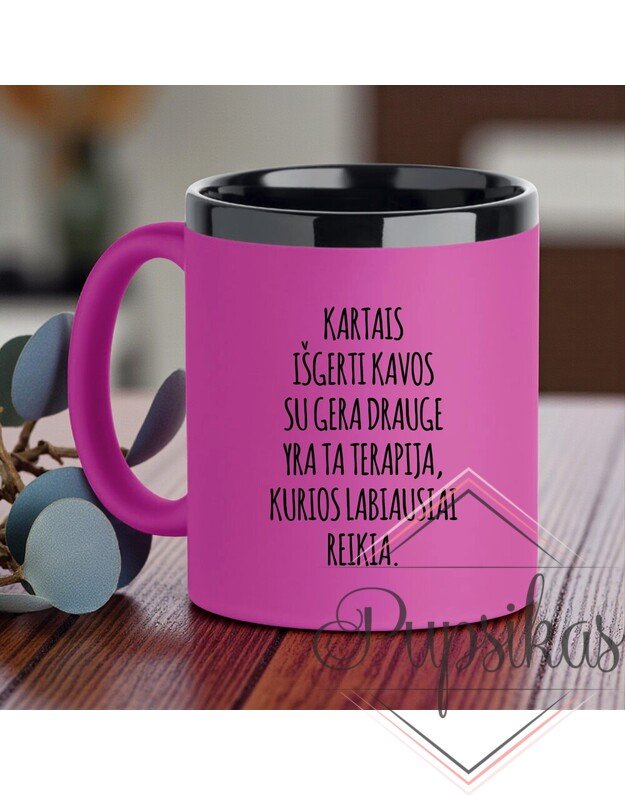 Graviruotas puodelis „Kartais išgerti kavos su gera drauge“